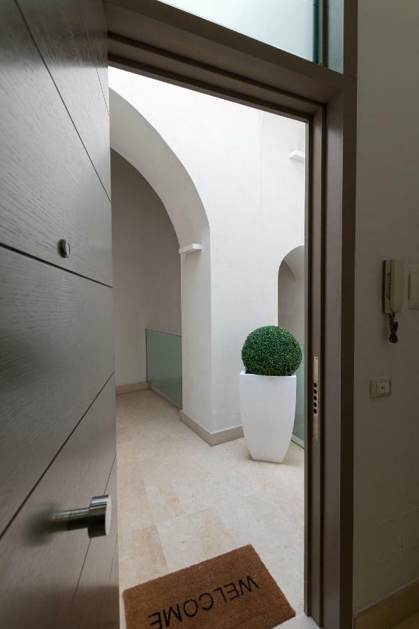 Etnart Gallery House Aeroporto di Catania Fontana Rossa Esterno foto